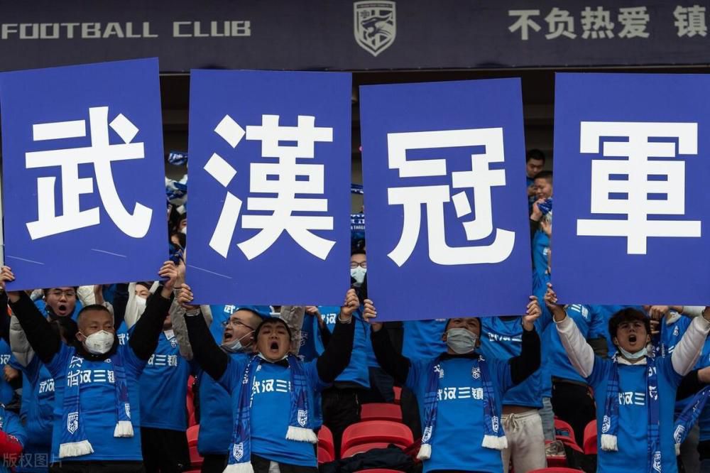 第67分钟，曼联角球开后点，加纳乔凌空抽射，皮球弹地后高出横梁。